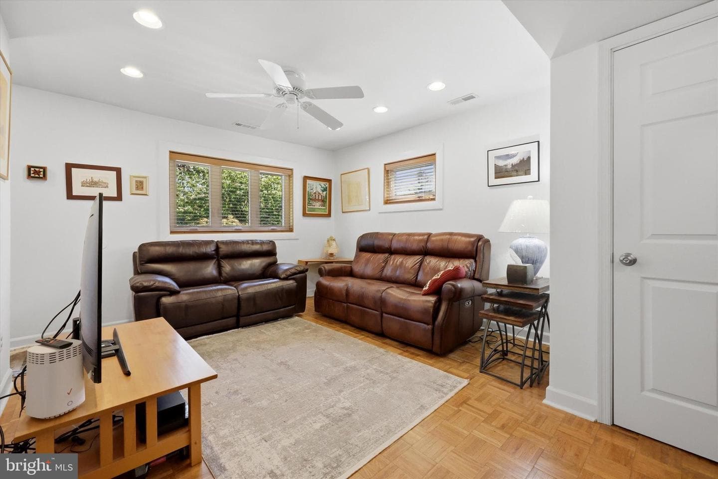 6944 Pawling Street photo 3