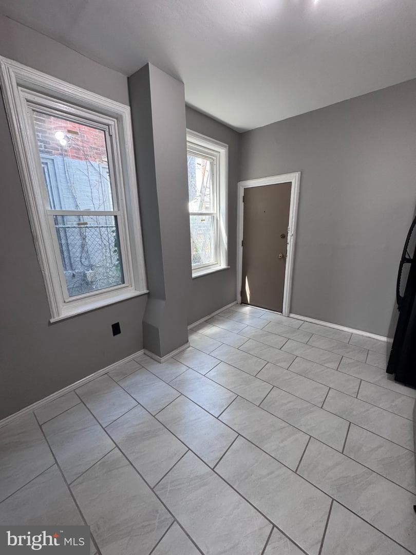 2420 N Cleveland Street photo 6