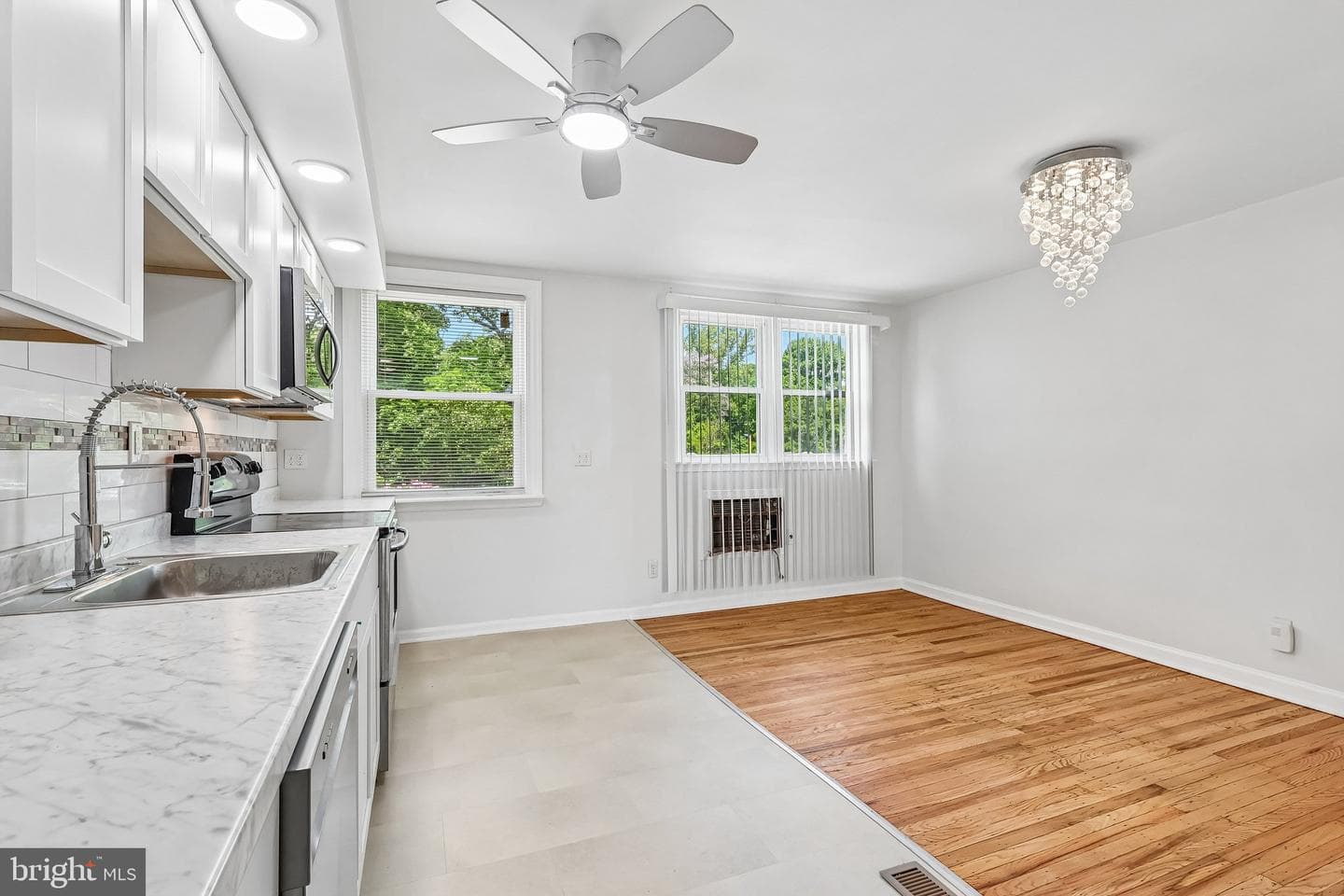 5836 Newtown Avenue photo 10
