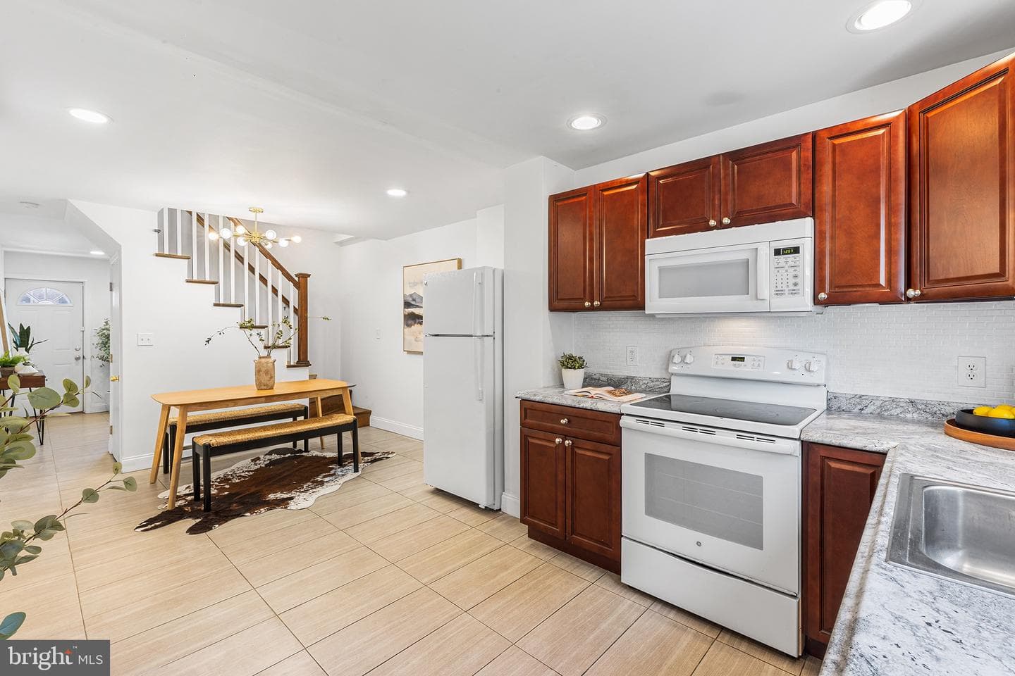 621 E Flora Street photo 10