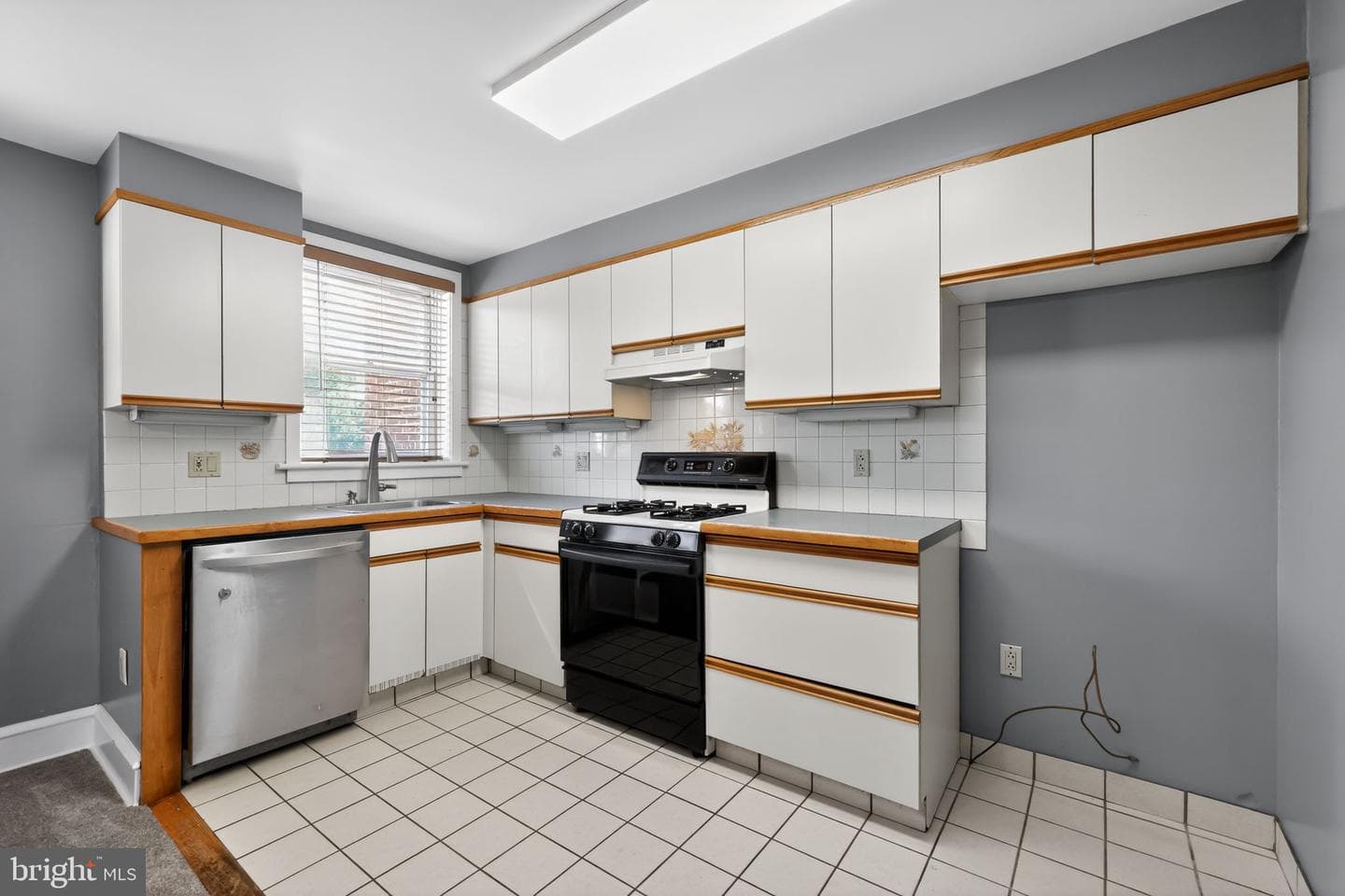 3102 Wellington Street photo 9