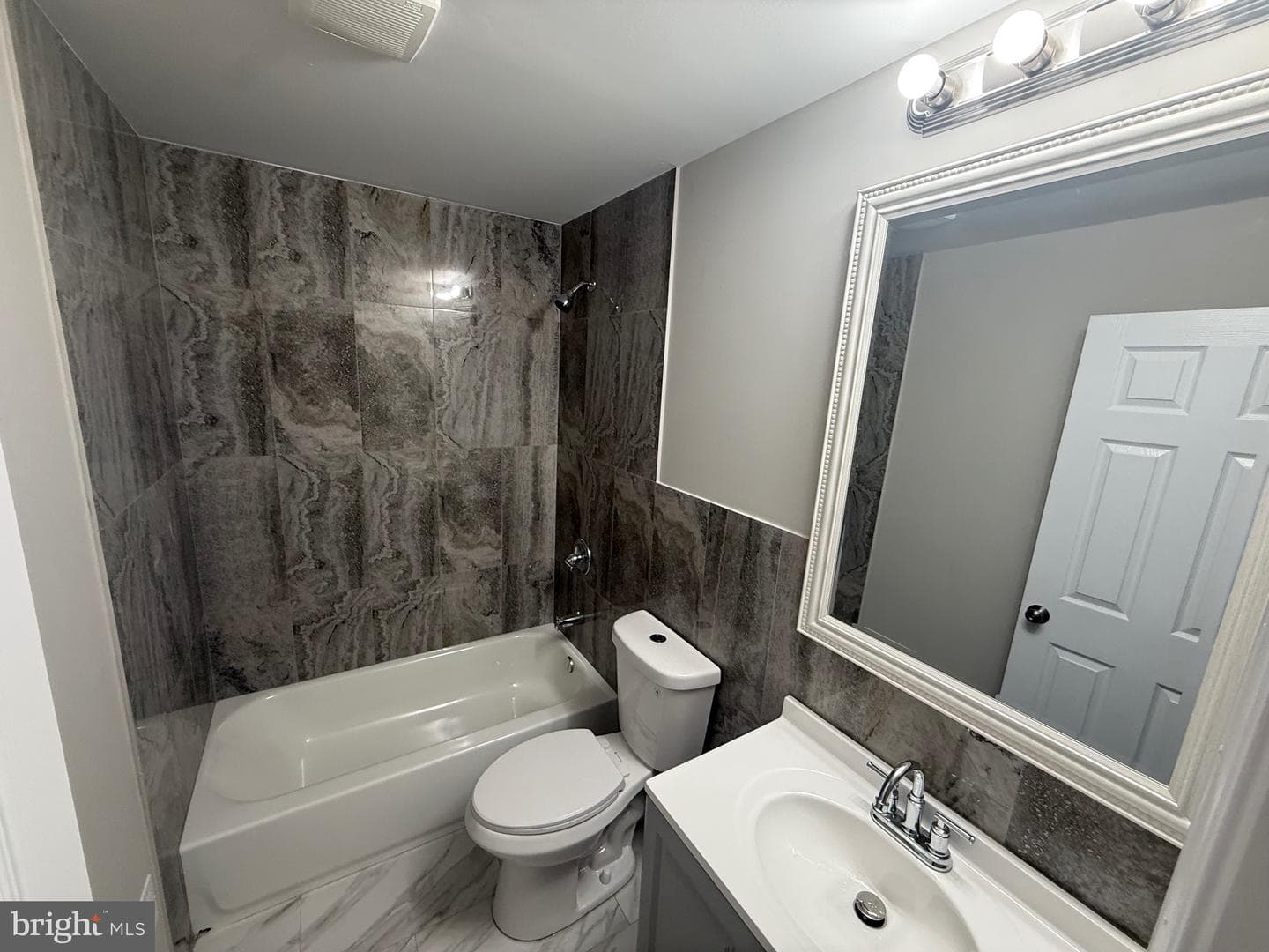 5946 N Camac Street photo 10