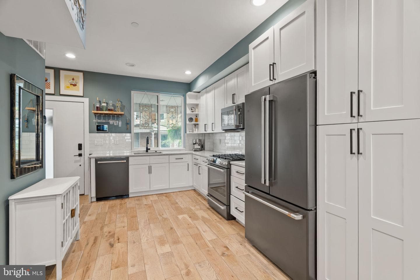 2932 Nicholas Street photo 13
