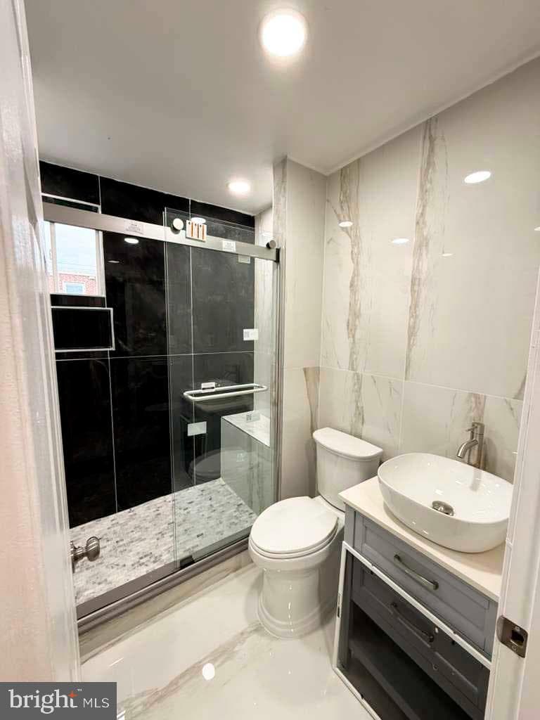 639 E Raymond Street photo 11