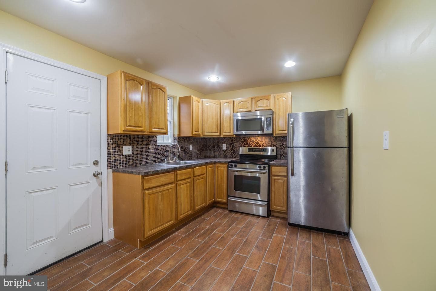 2921 Rosehill Street photo 9