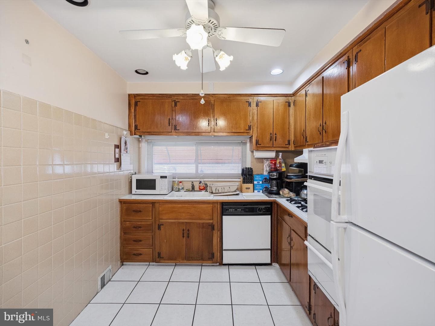 1828 Carwithan Street photo 7