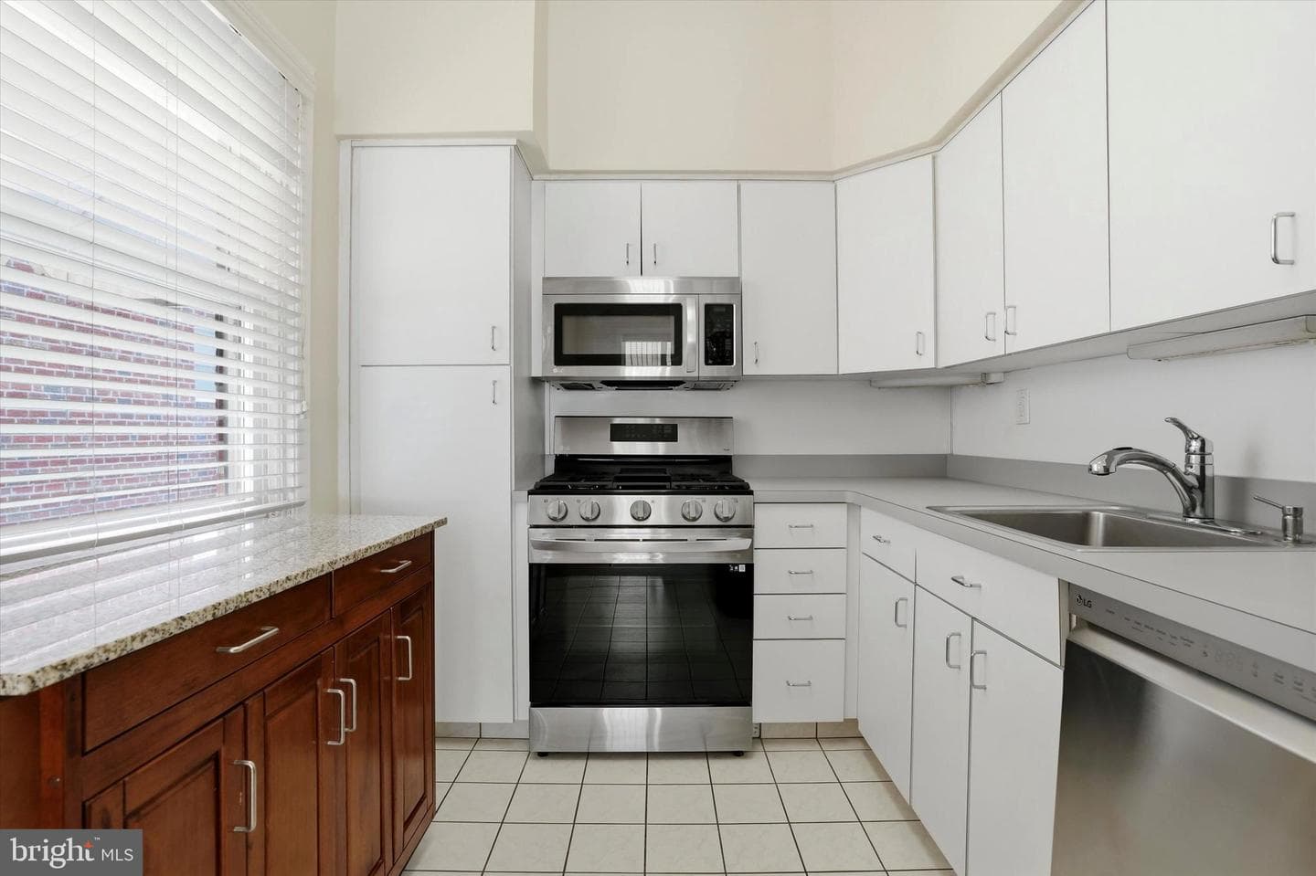 8354 Summerdale Avenue photo 8
