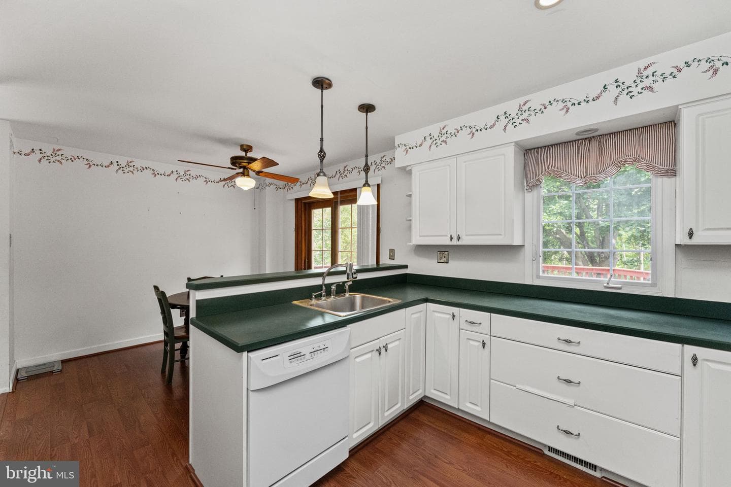 335 Leroy Street photo 12