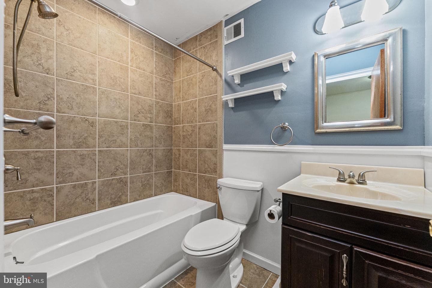 335 Leroy Street photo 23