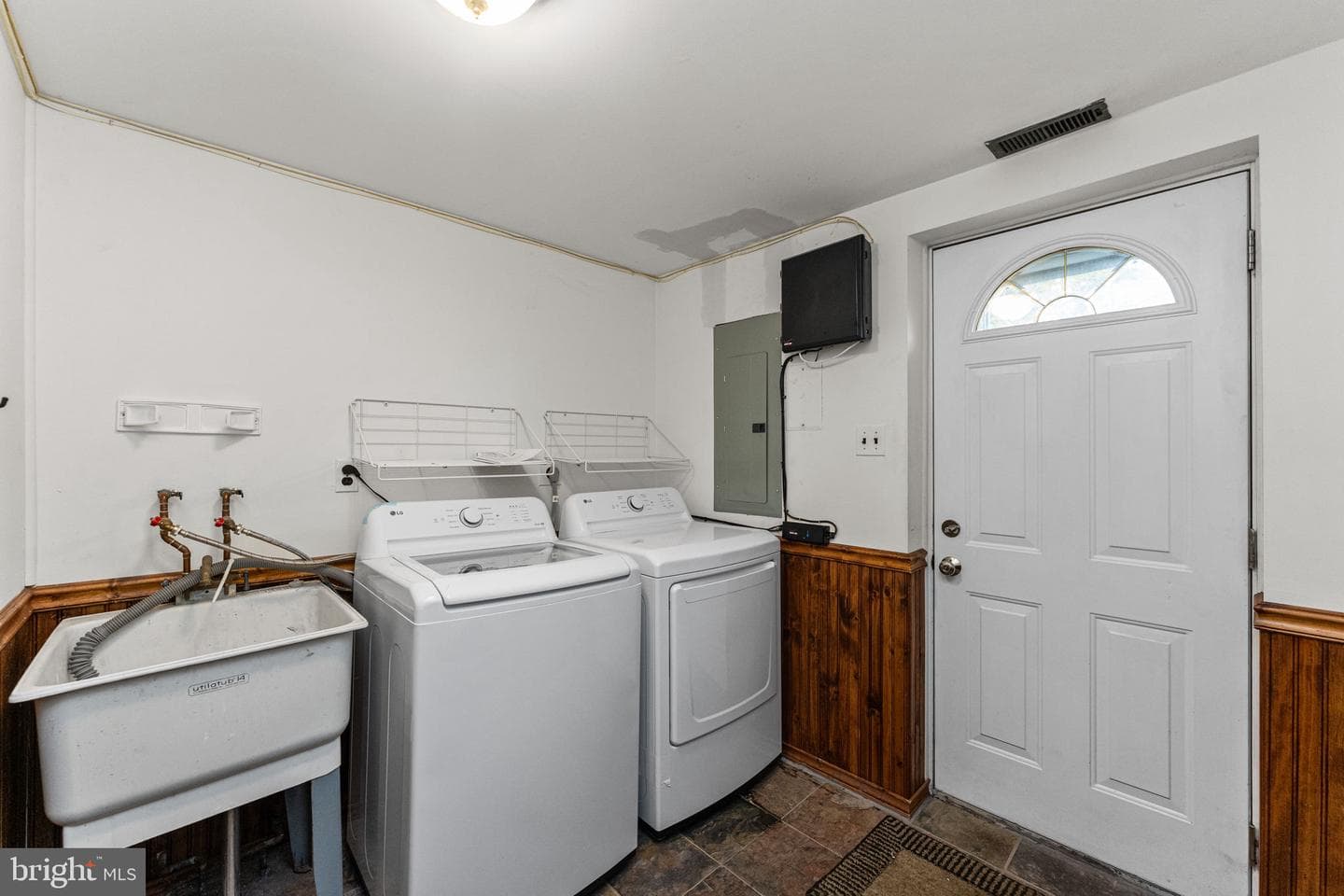 335 Leroy Street photo 26