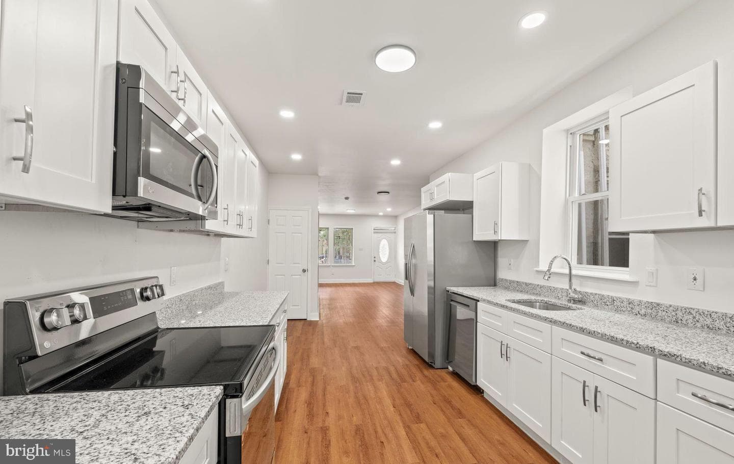 4847 Fairmount Avenue photo 11