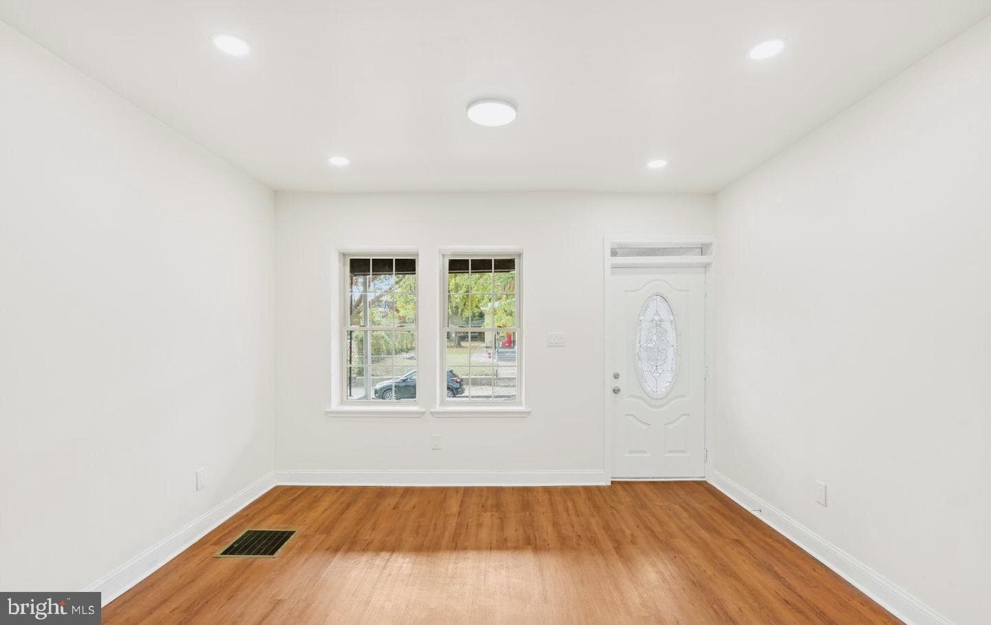 4847 Fairmount Avenue photo 3