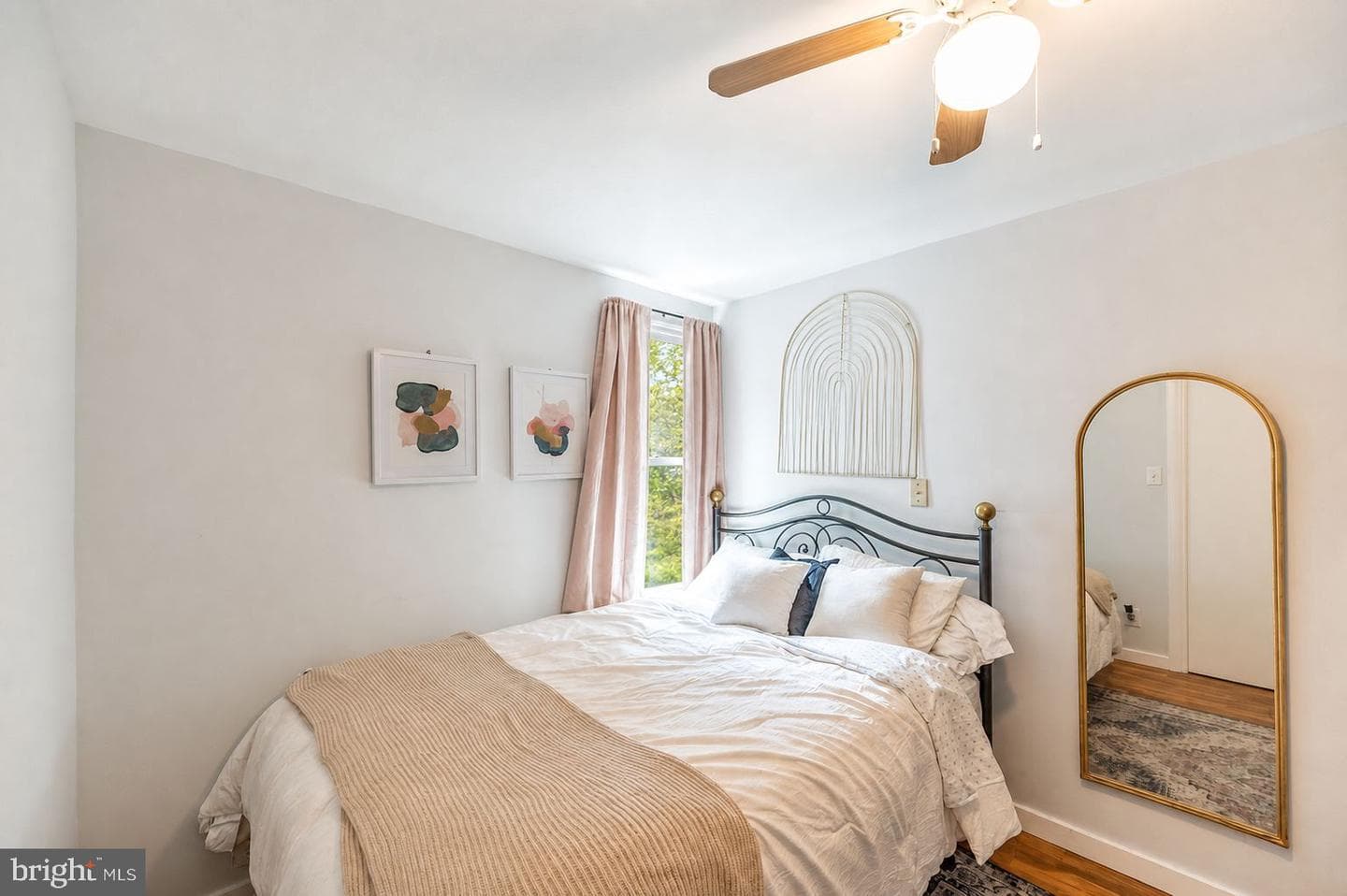 566 Martin Street photo 20