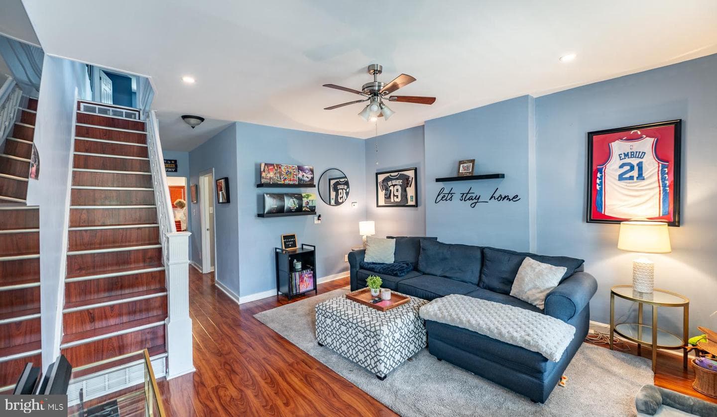 566 Martin Street photo 6