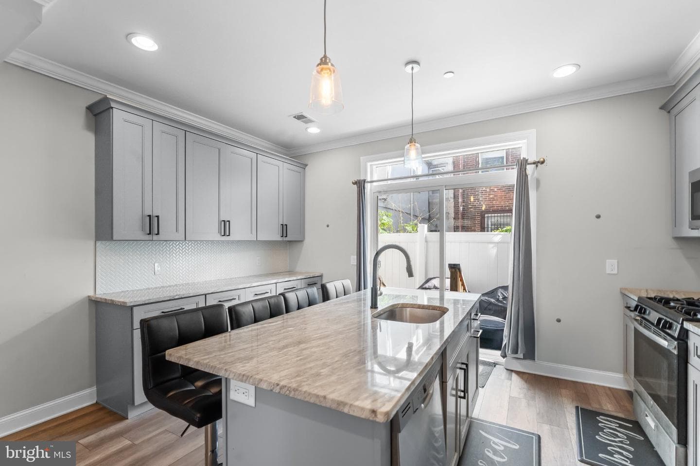 1528 W Seybert Street photo 13
