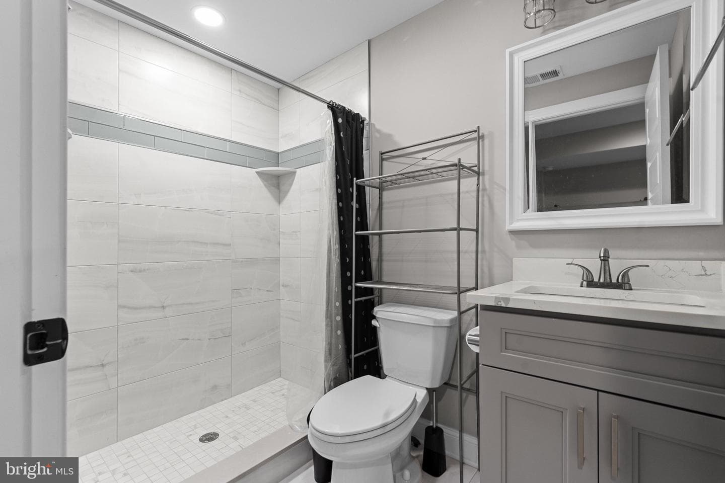 1528 W Seybert Street photo 33