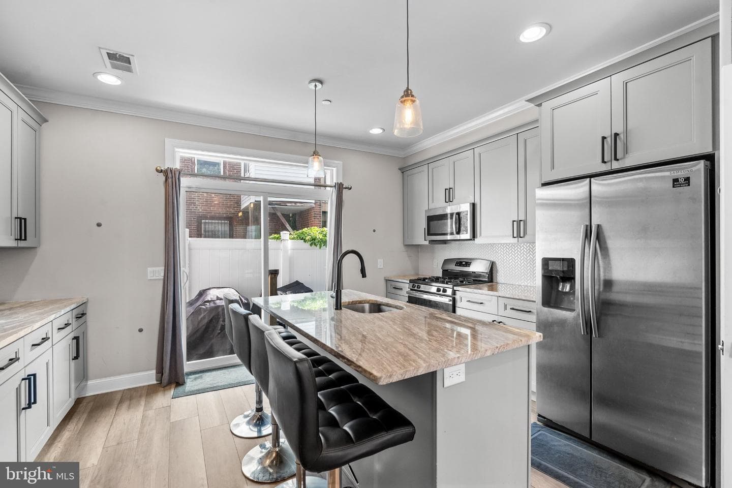 1528 W Seybert Street photo 9