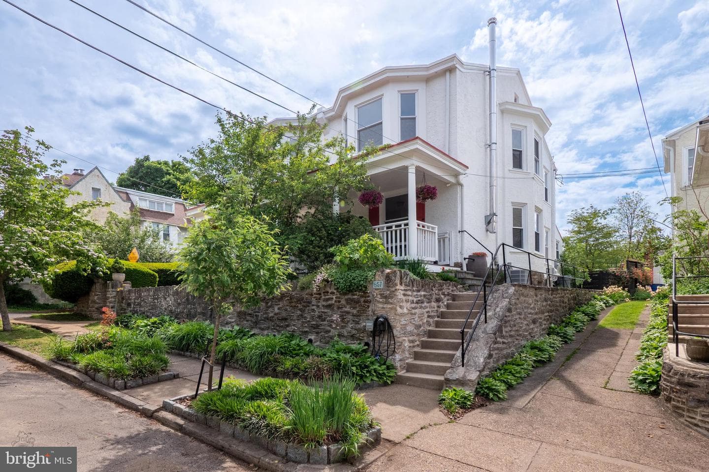 657 W Kingsley Street