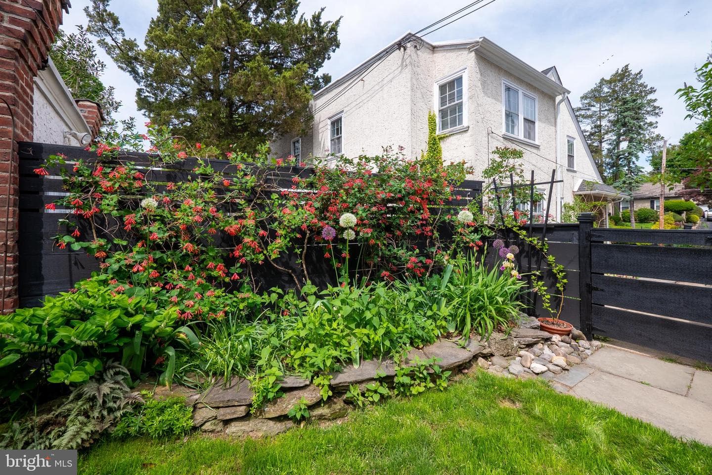 657 W Kingsley Street photo 42