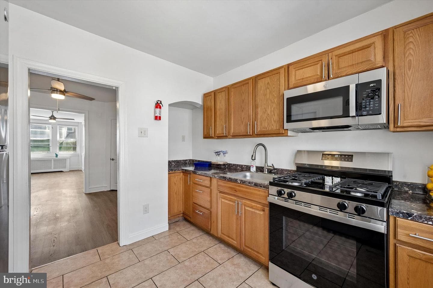 3213 W Hilton photo 11