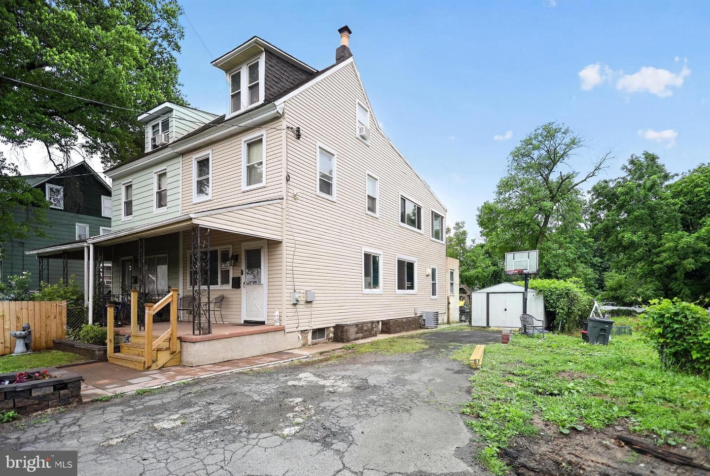 8 Blakiston Lane photo 3