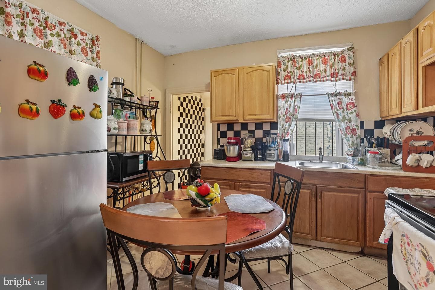 5112 N Fairhill Street photo 12