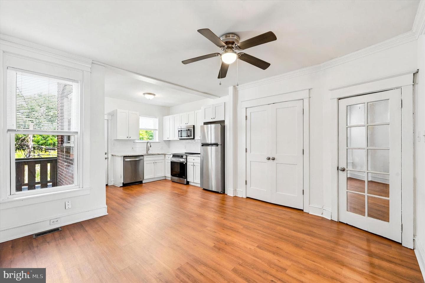 5851 Fernwood Street photo 9