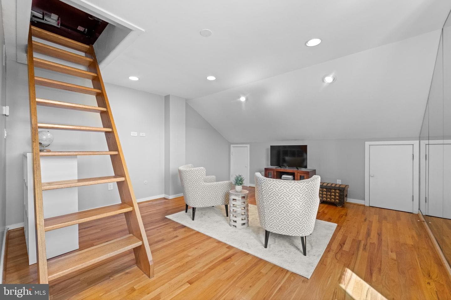 303 Spruce Street photo 22