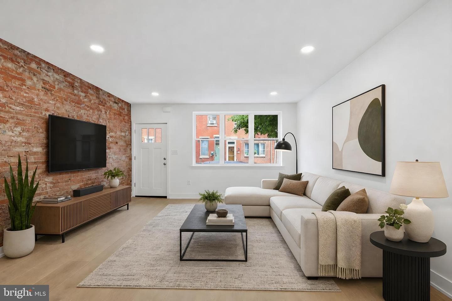 320 Wharton Street photo 3
