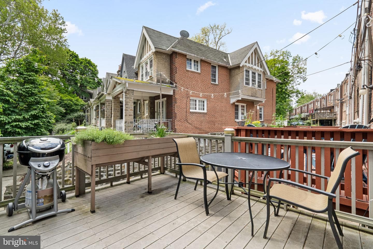 156 E Roumfort Road photo 29