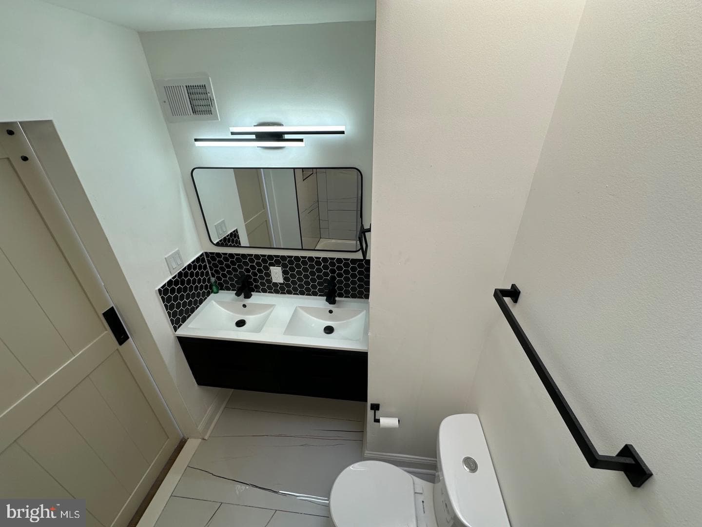 5632 Larchwood Avenue photo 11