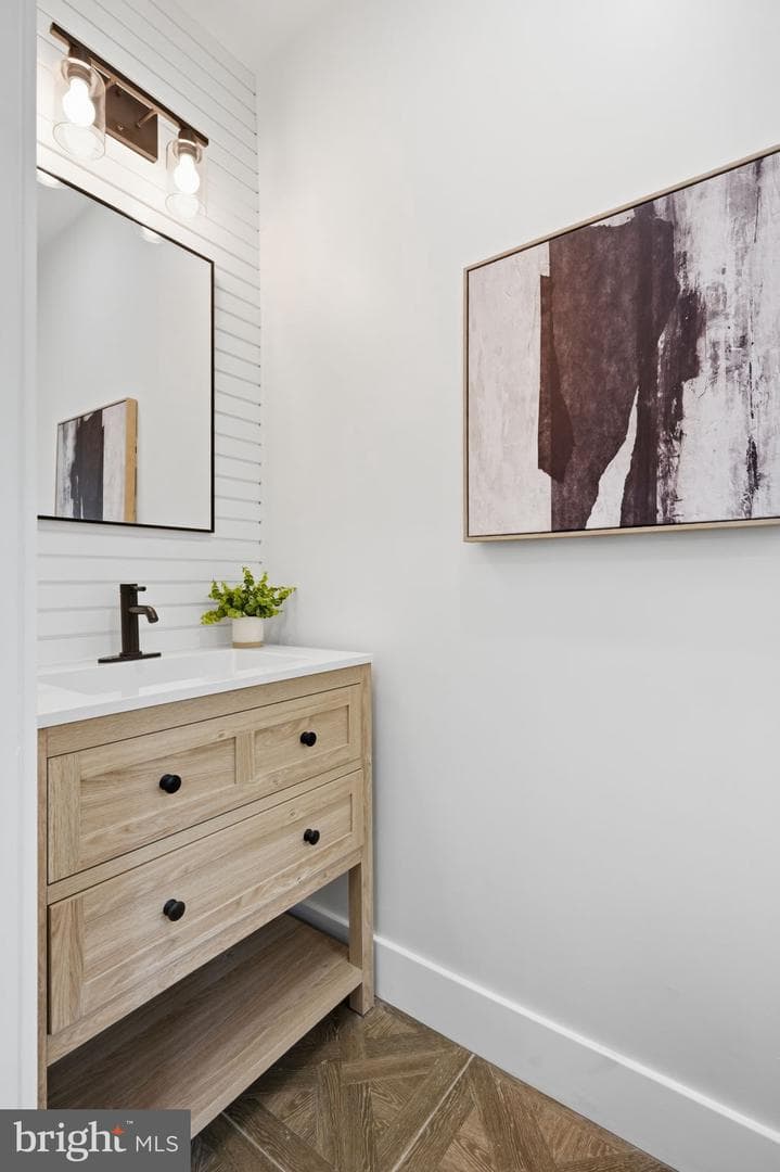 512 S Yewdall Street photo 16