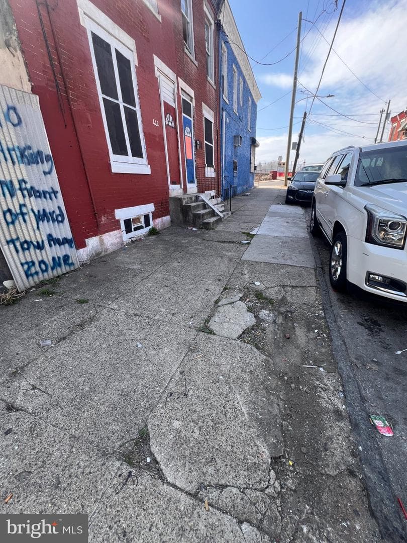 212 E Cambria Street photo 5