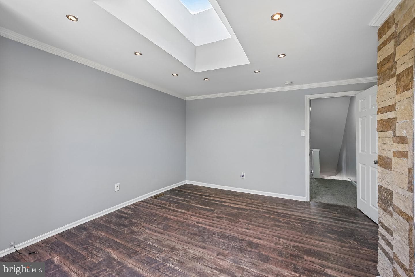 407 Unruh Avenue photo 14