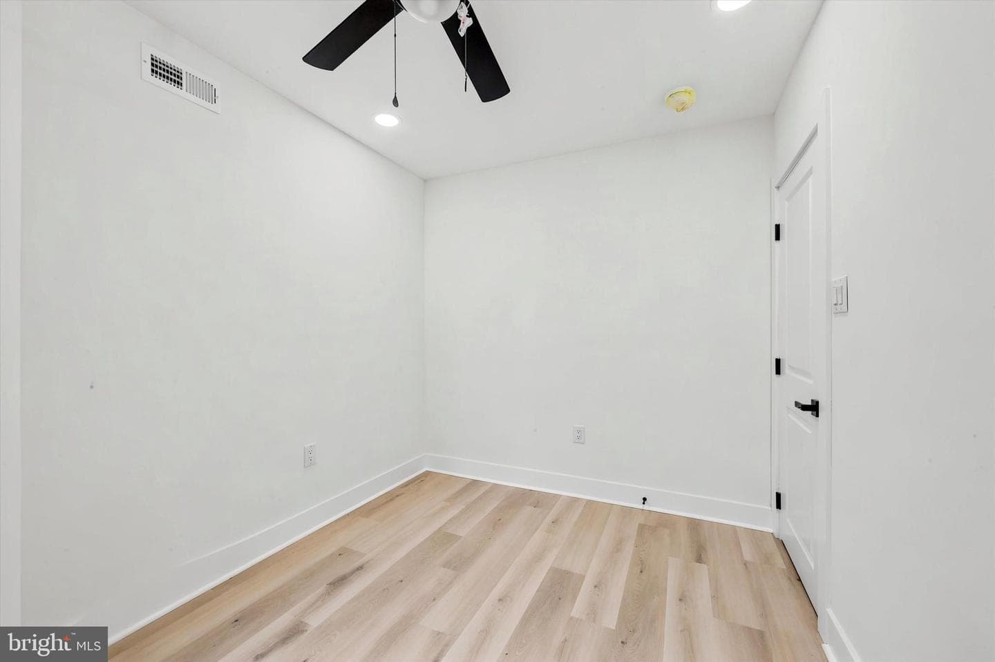5751 Rodman Street photo 14