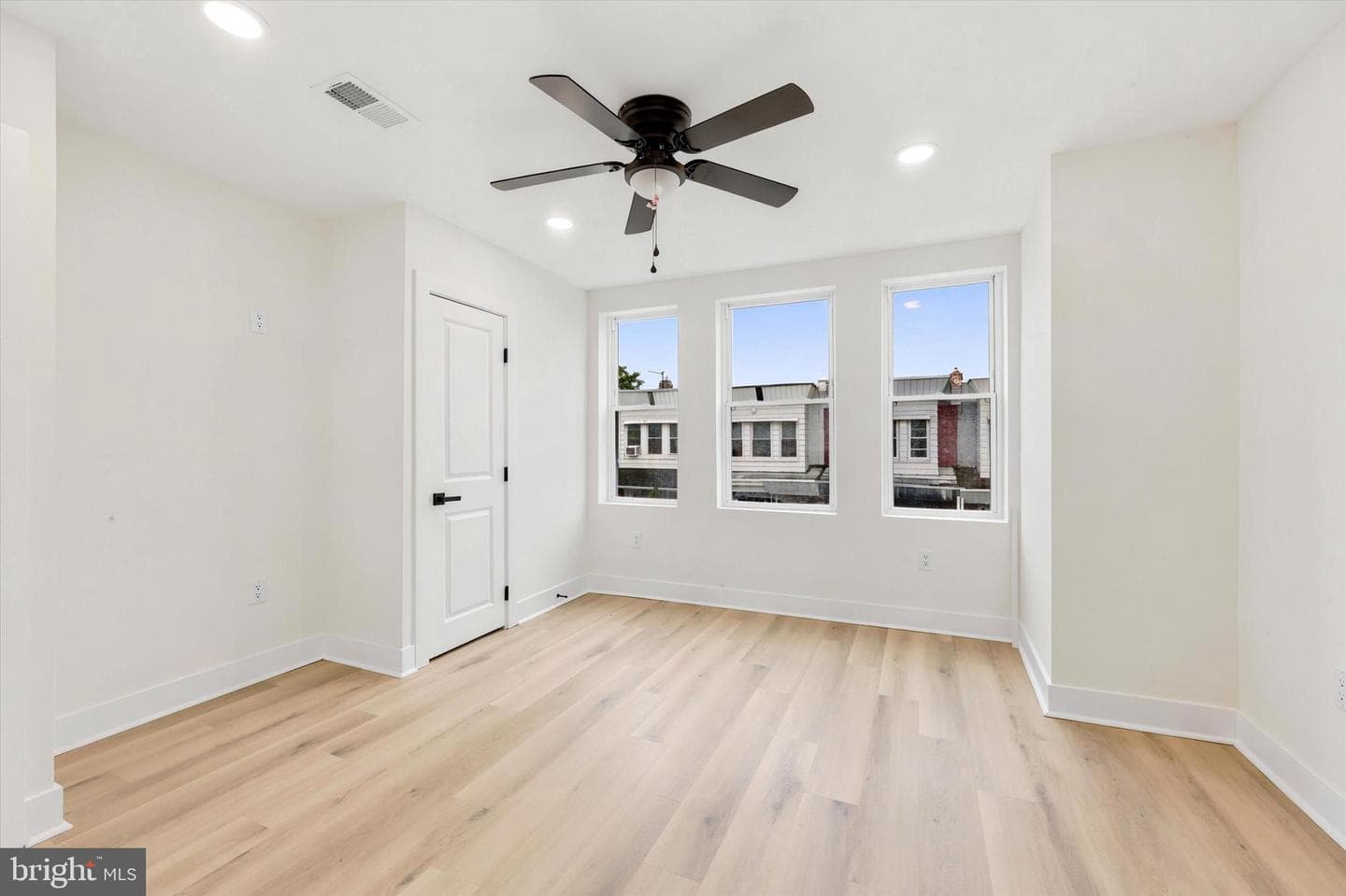 5751 Rodman Street photo 17