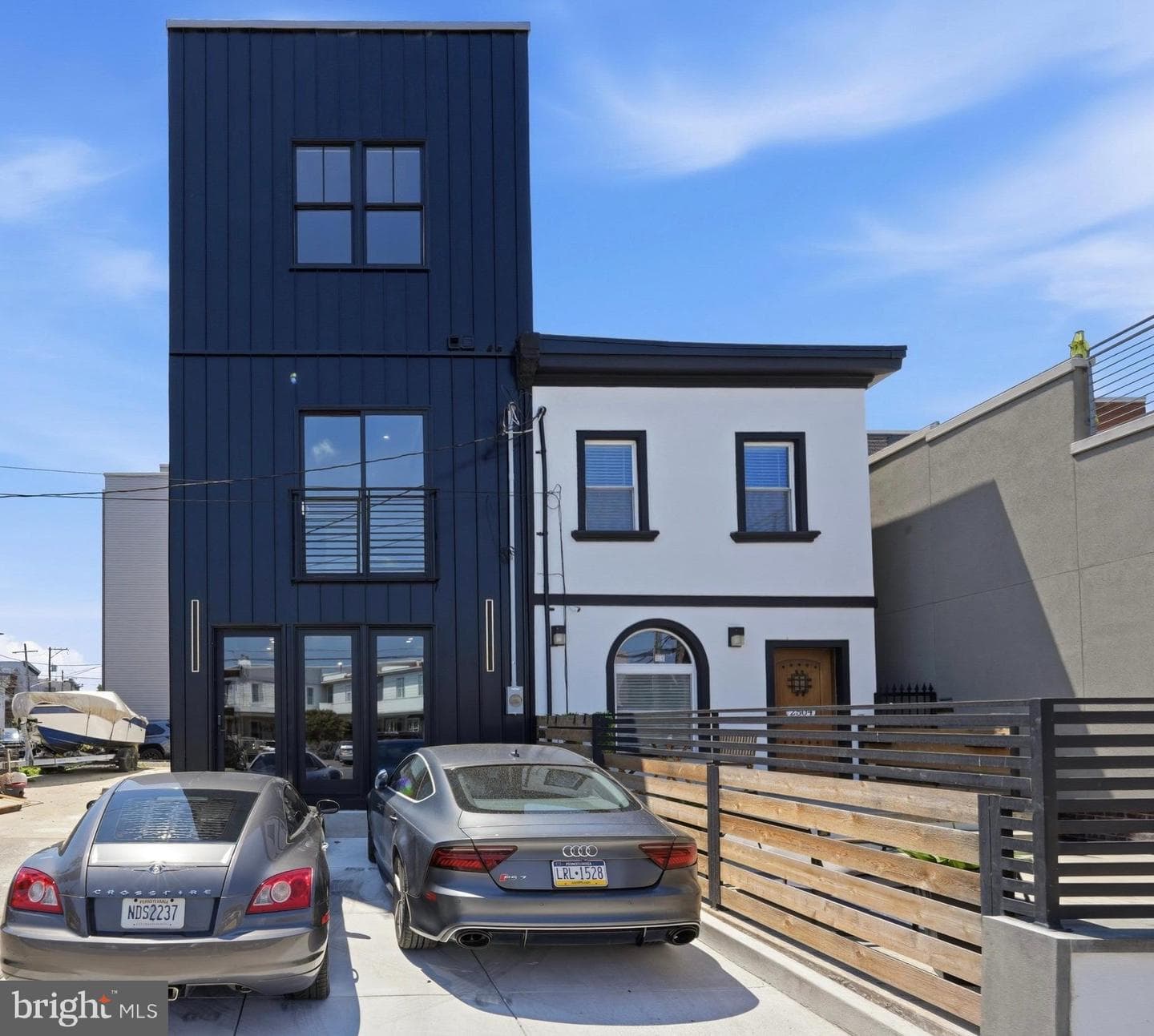 2506 E York Street photo 4