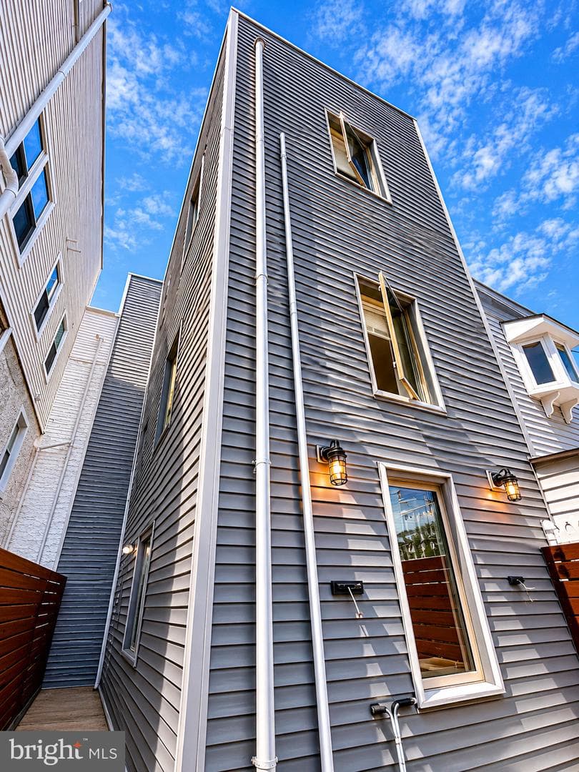 1345 E Berks Street photo 39