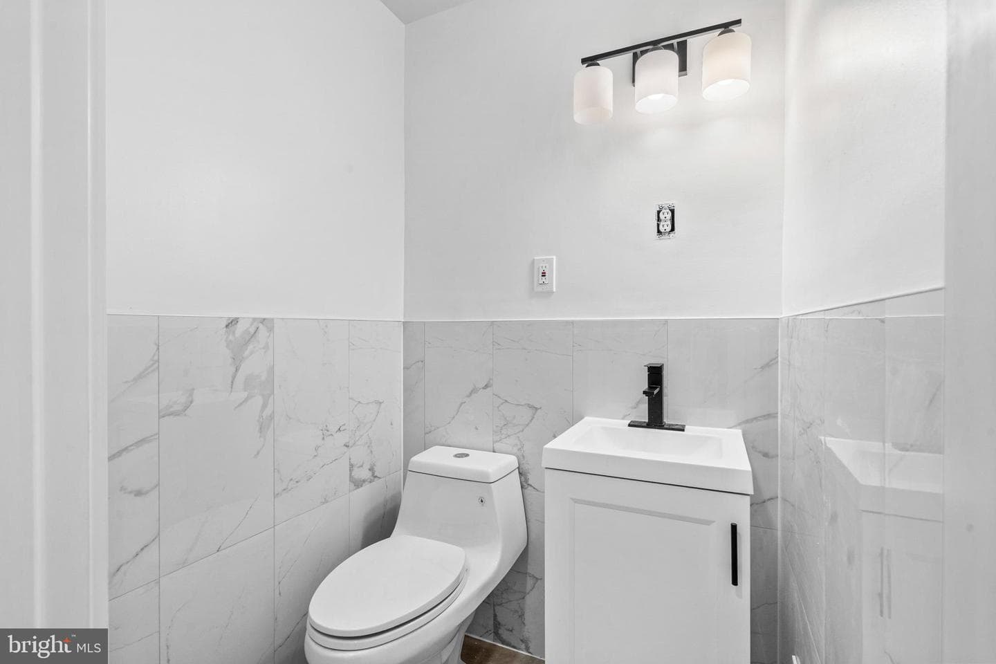 6908 Roosevelt Boulevard photo 27