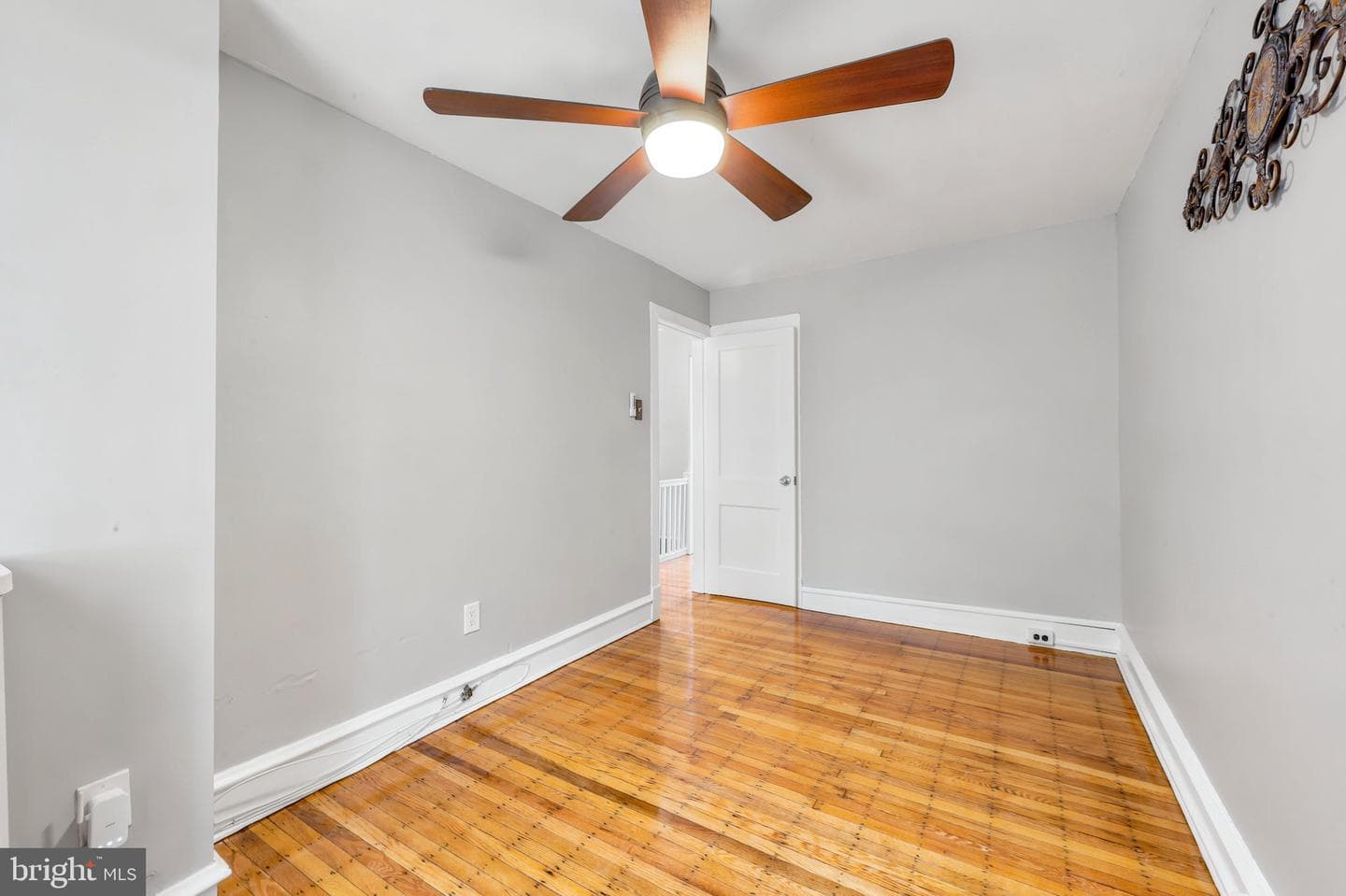 869 E Price Street photo 17