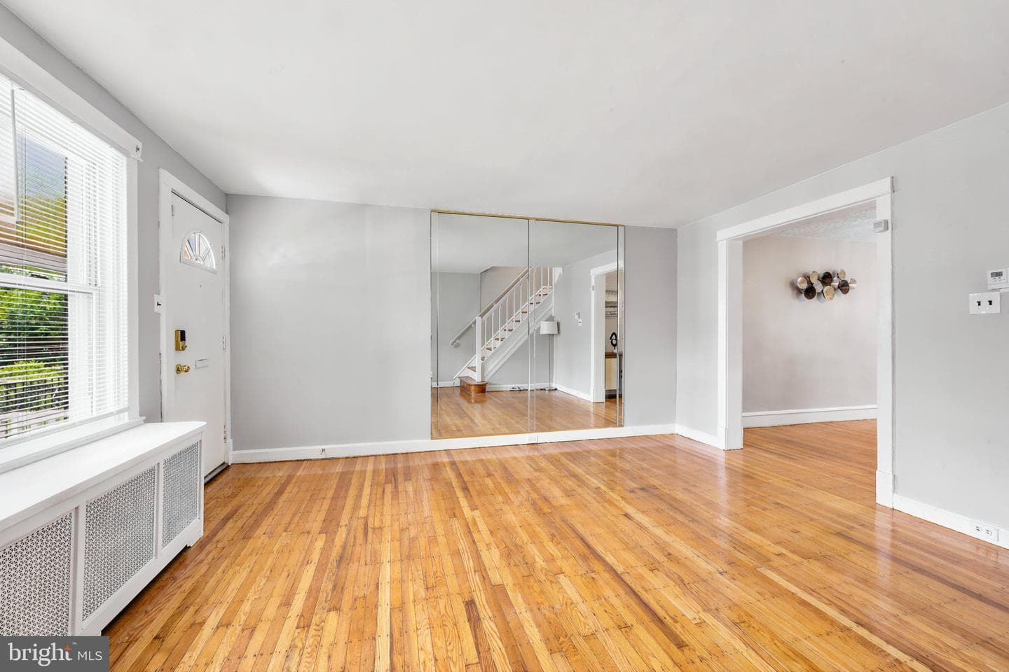869 E Price Street photo 4