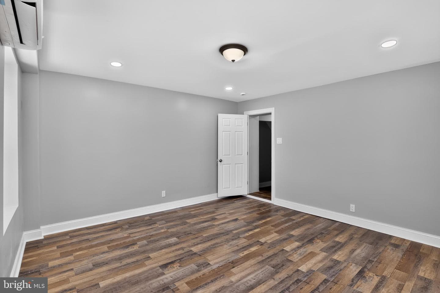 182 Dupont St photo 9