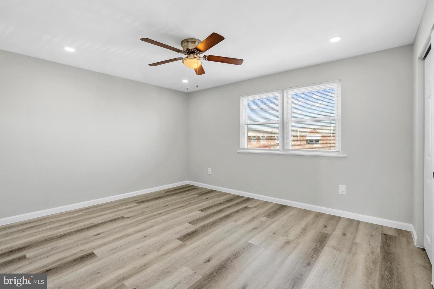 7233 Rupert Street photo 11