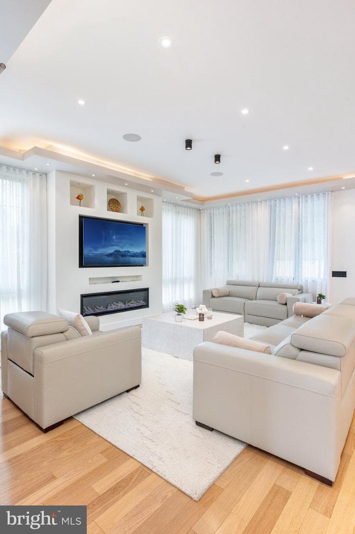 9739 Krewstown photo 24