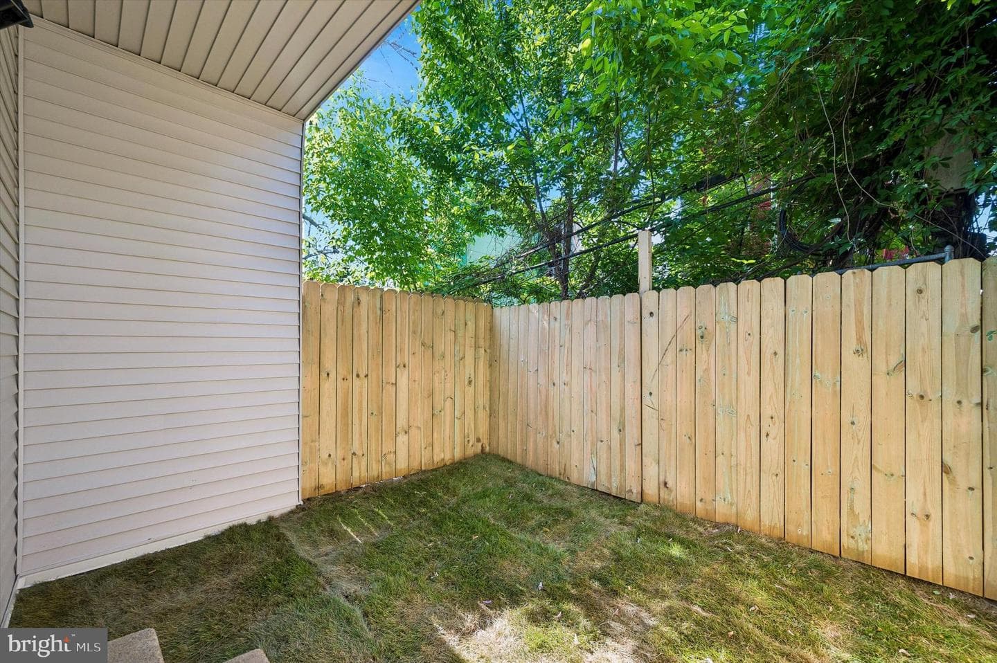 2542 W York Street photo 21