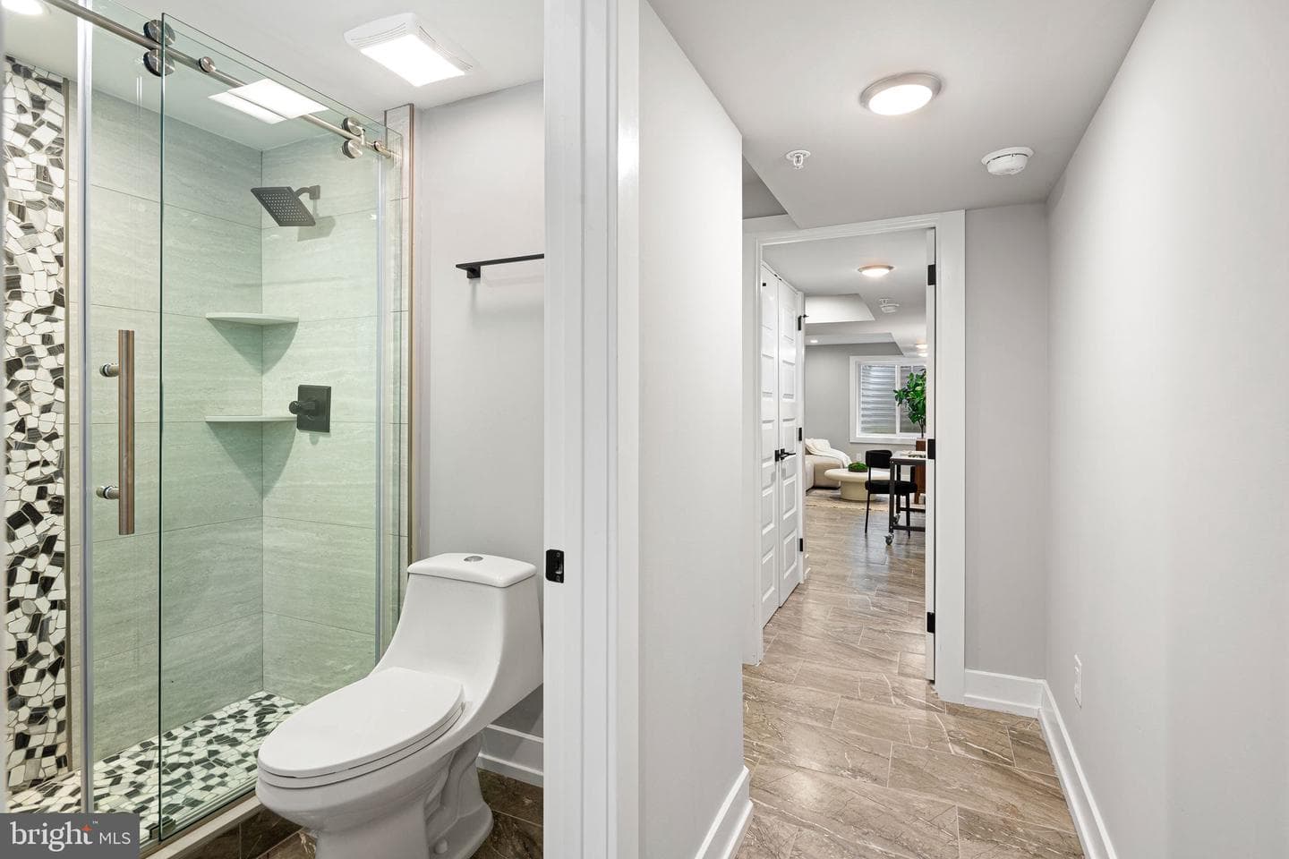1135 E Berks Street photo 16