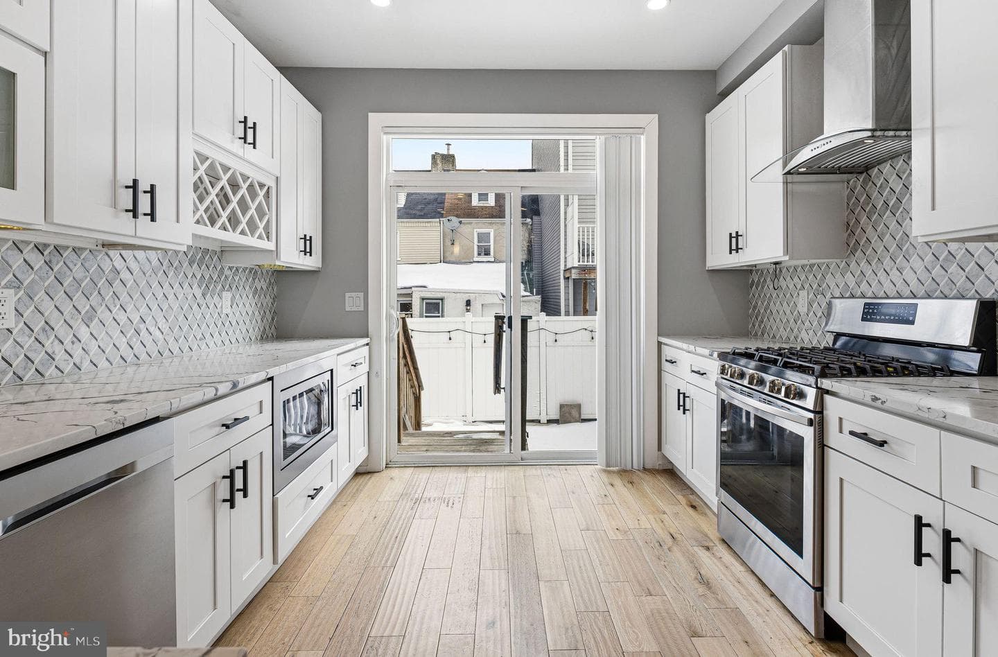 1135 E Berks Street photo 38