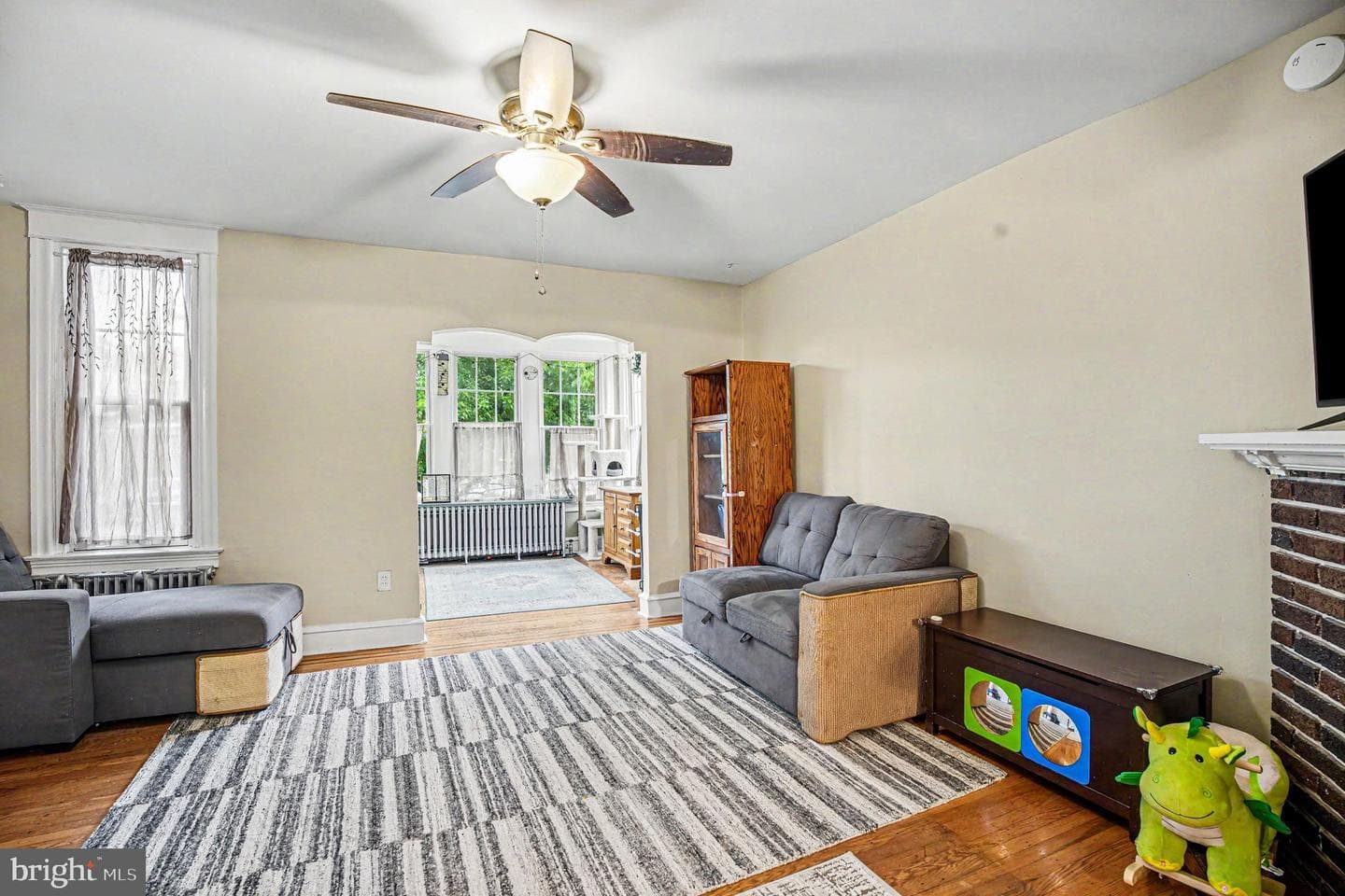627 Roxborough Avenue photo 4