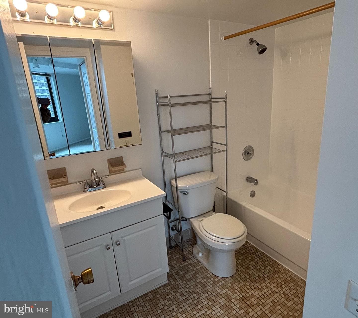 1420 Locust St # 12B photo 8