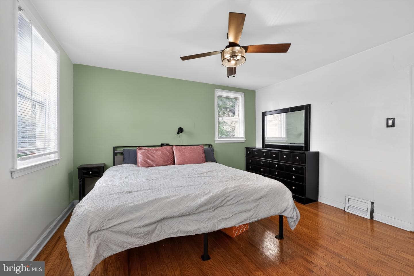 6651 Gillespie Street photo 15